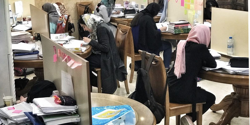 کتابخانه در اصفهان | دکتر آذین گازر